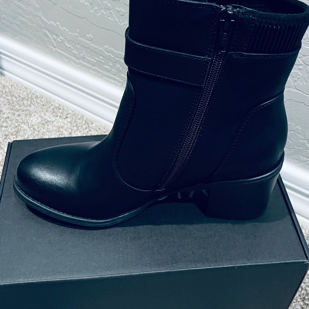 Ladies White Mountain Booties - Picture 2 of 3